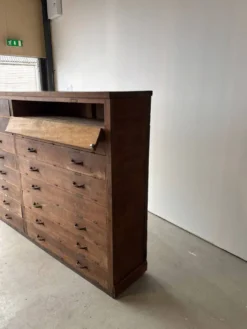 Grand meuble de métier en bois à 16 tiroirs ancien début 1900