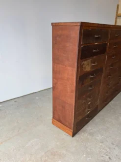 Grand meuble de métier en bois à 16 tiroirs ancien début 1900