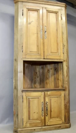Grand meuble encoignure à 4 portes