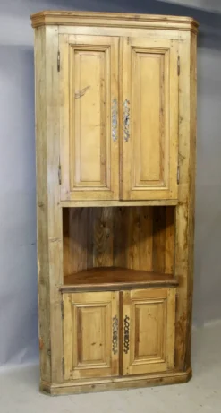 Grand meuble encoignure à 4 portes
