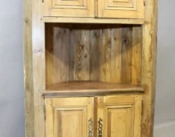 Grand meuble encoignure à 4 portes