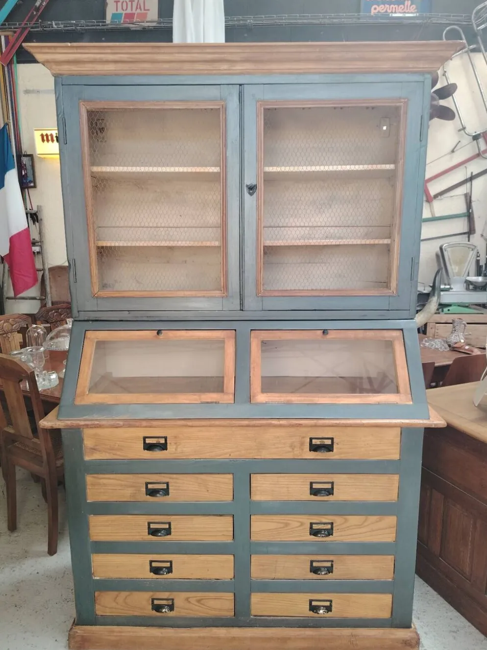 Grand meuble grainetier deux corps d'épicerie en bois massif
