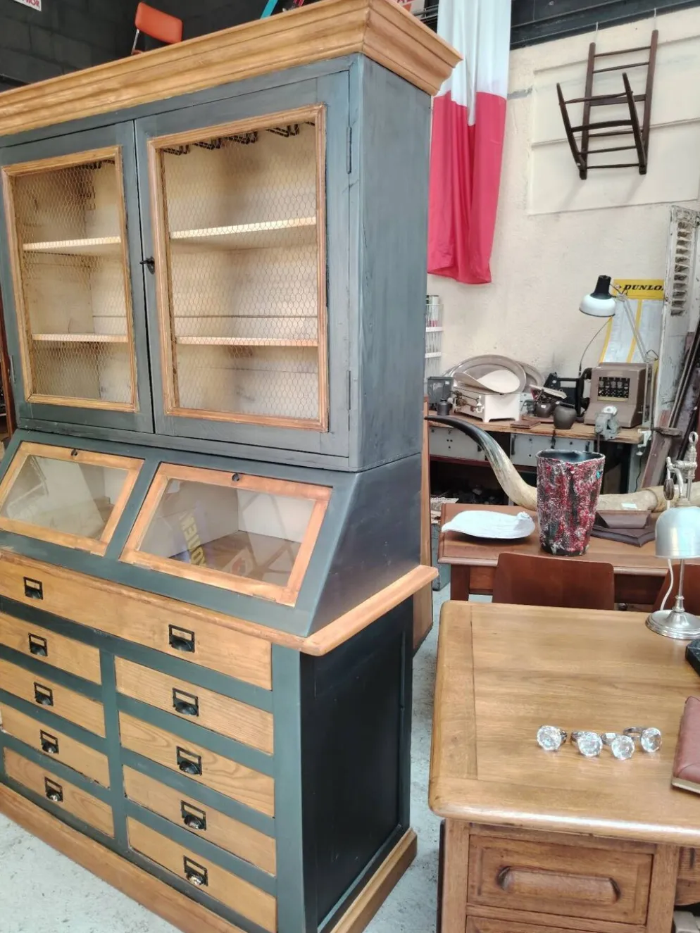 Grand meuble grainetier deux corps d'épicerie en bois massif