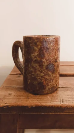 Grand mug en grès pyrité vintage