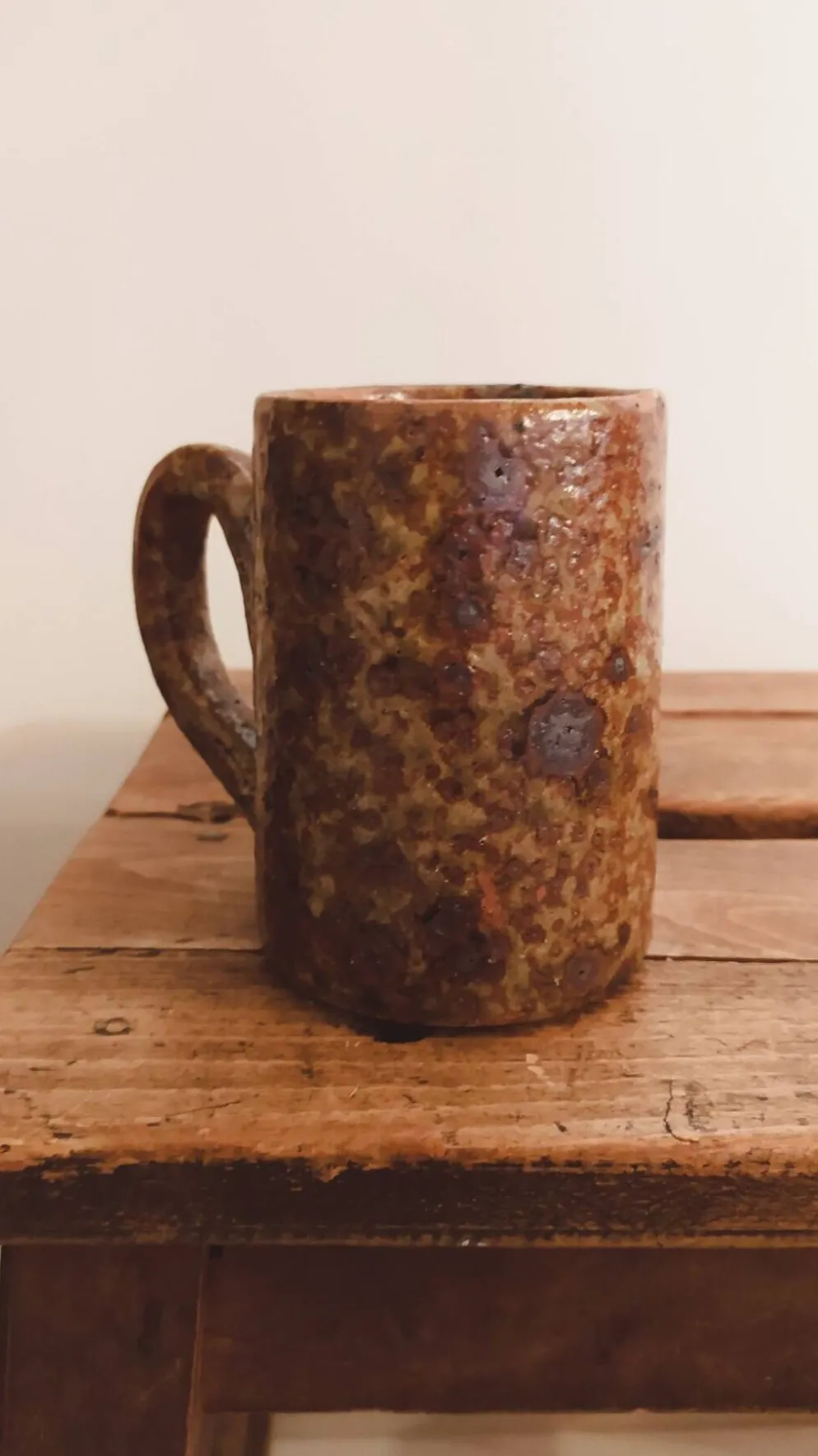 Grand mug en grès pyrité vintage