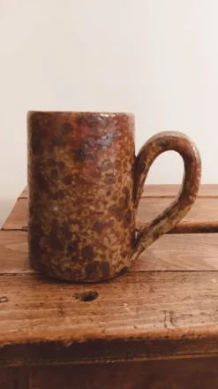 Grand mug en grès pyrité vintage