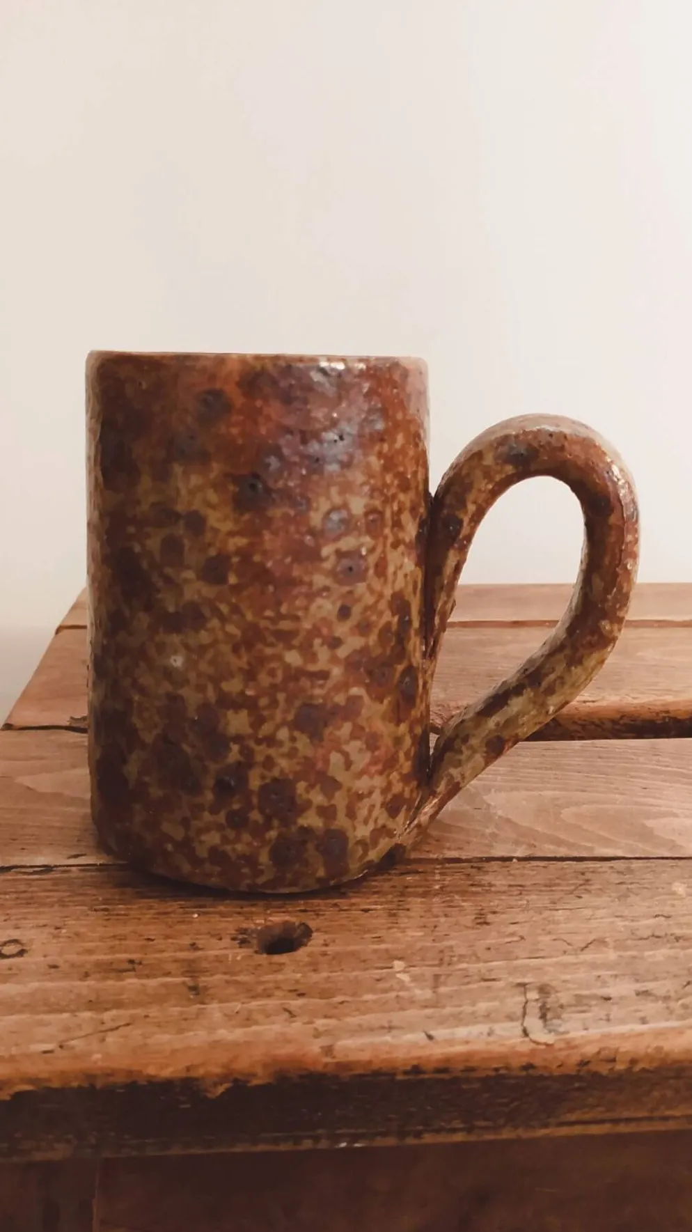 Grand mug en grès pyrité vintage
