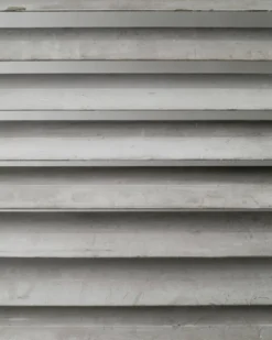 Grand panneau en aluminium "brise de soleil" de large jean prouvé, années 1950