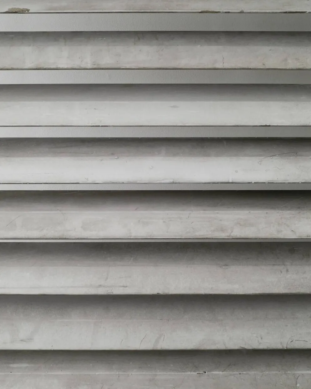 Grand panneau en aluminium "brise de soleil" de large jean prouvé, années 1950