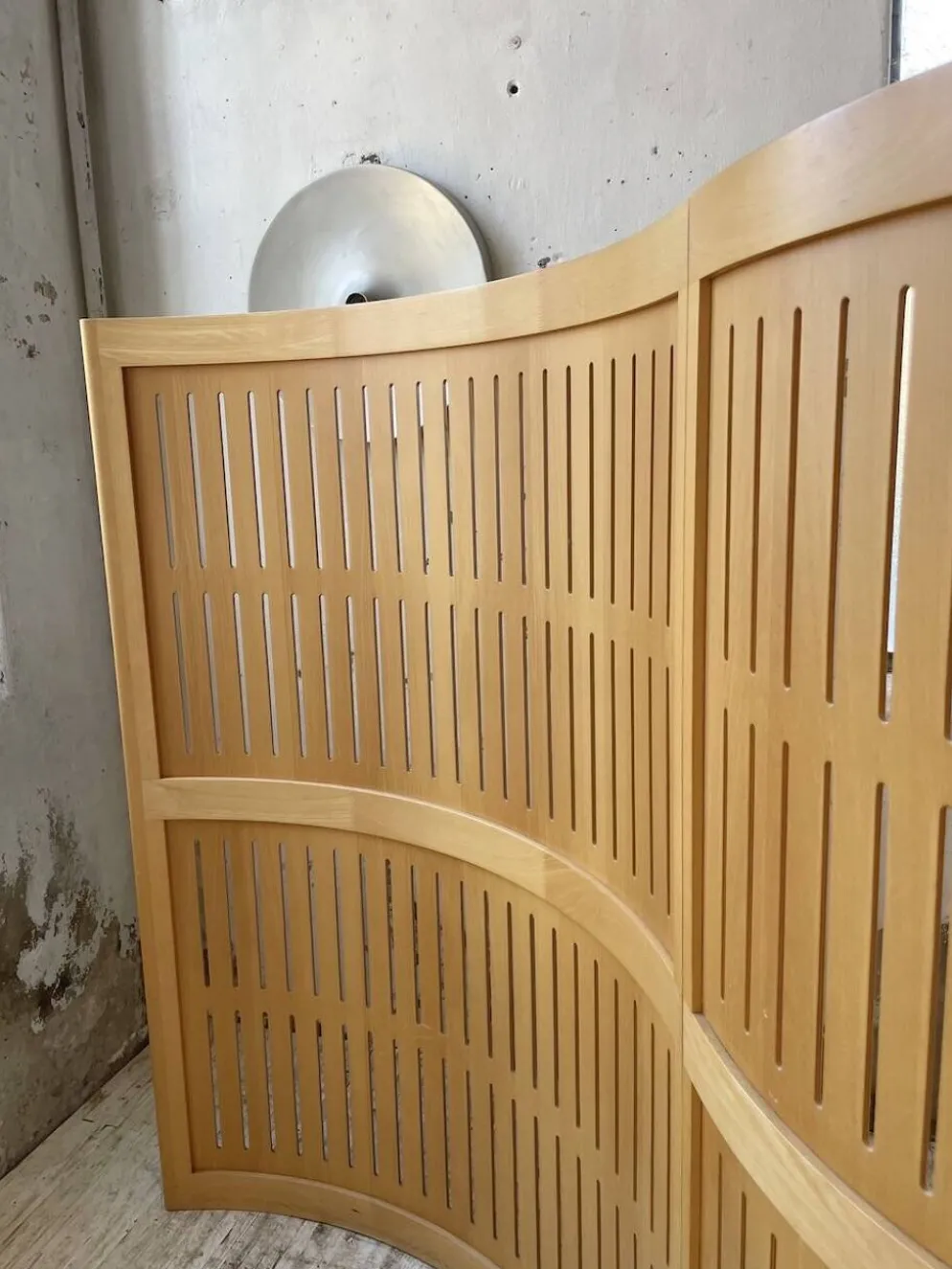 Grand paravent en hêtre courbé années 80