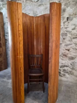 Grand paravent pliant français en pin, séparateur de pièce, années 1950, attribué à Baumann