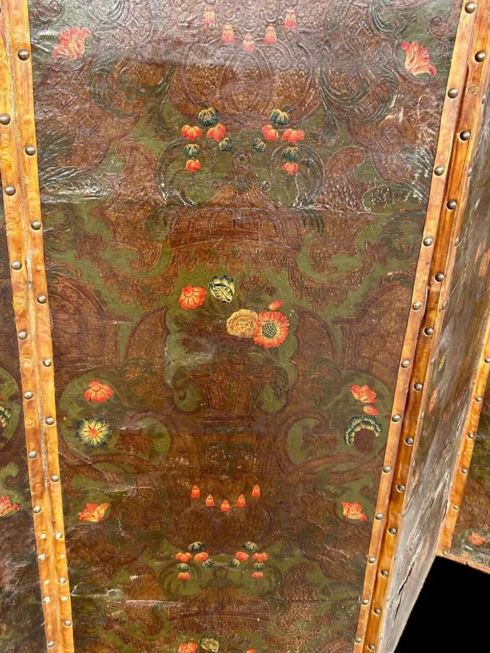 Grand Paravent à Quatre Feuilles En Cuir De Cordoue D’époque Fin XVIIIème H 188 Cm
