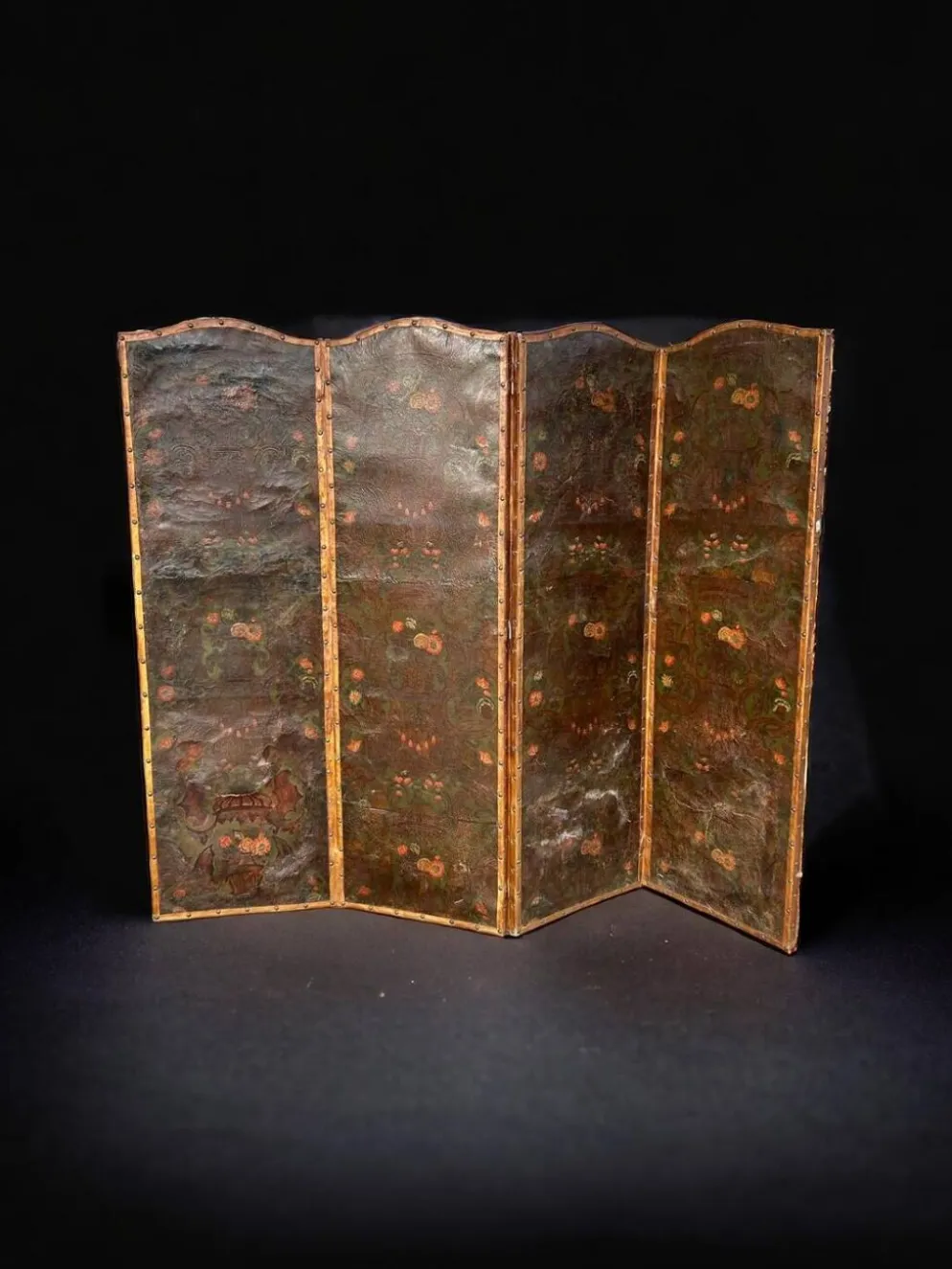 Grand Paravent à Quatre Feuilles En Cuir De Cordoue D’époque Fin XVIIIème H 188 Cm