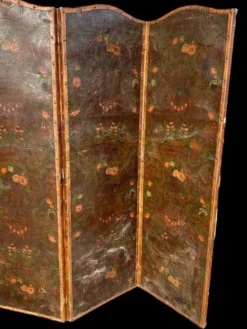 Grand Paravent à Quatre Feuilles En Cuir De Cordoue D’époque Fin XVIIIème H 188 Cm