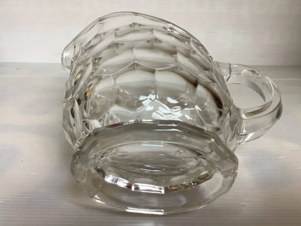 Grand pichet broc ovale en verre