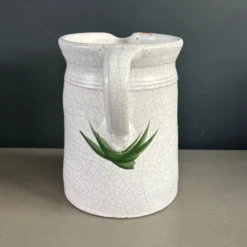 Grand pichet en céramique émaillée motif fleurs