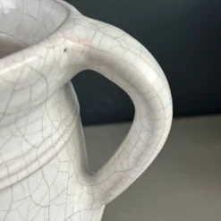 Grand pichet en céramique émaillée motif fleurs