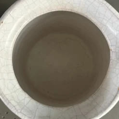 Grand pichet en céramique émaillée motif fleurs
