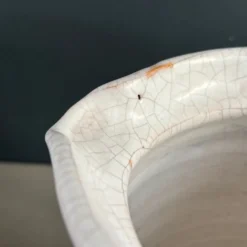 Grand pichet en céramique émaillée motif fleurs