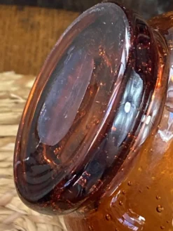 Grand pichet en verre bullé ambré