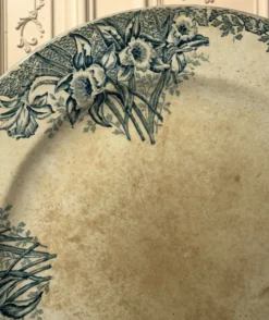 Grand plat ancien en faïence