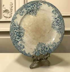 Grand plat ancien en faïence