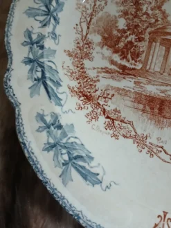 Grand plat ancien