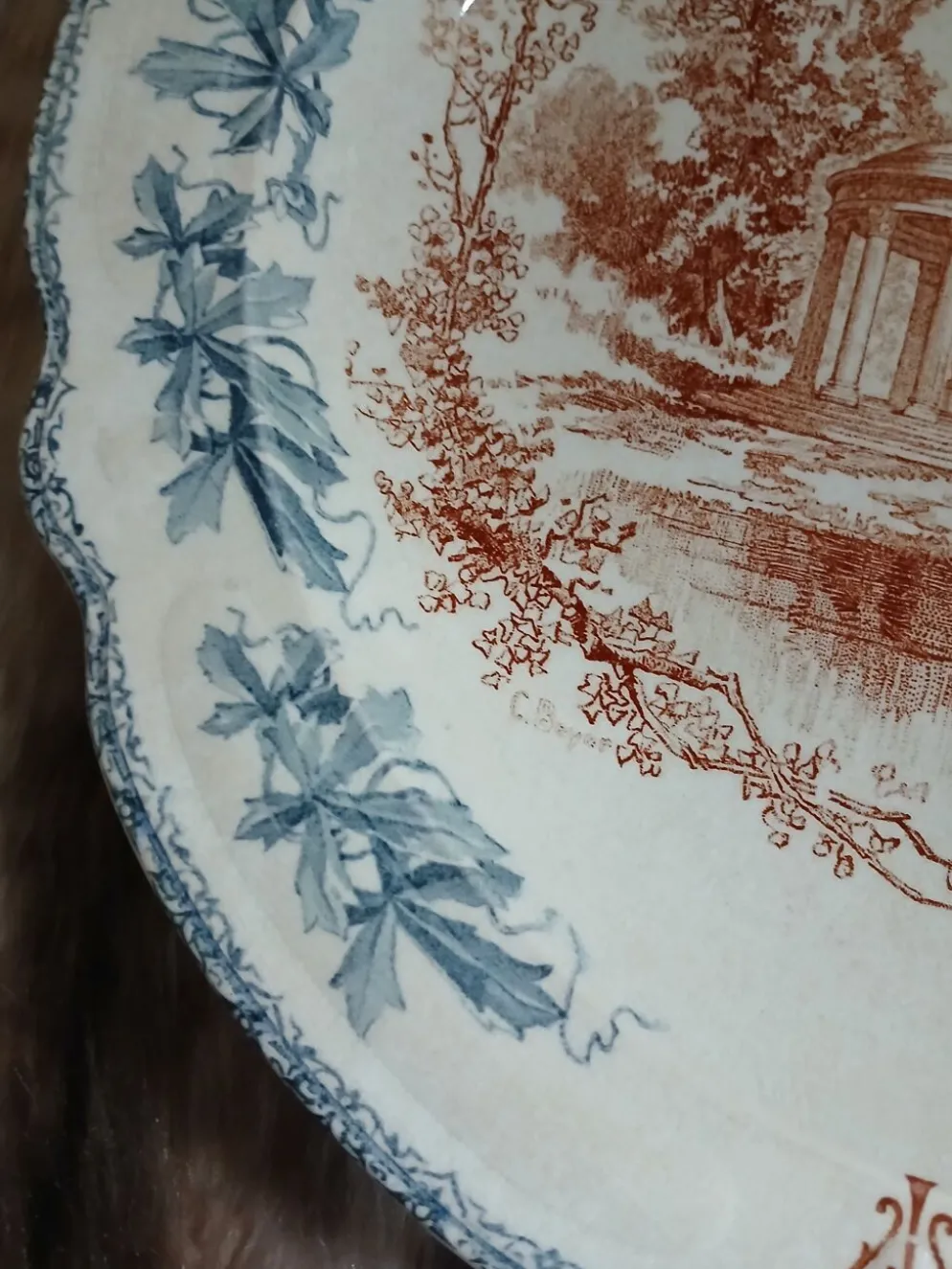 Grand plat ancien "Louis XIII " Choisy le Roi