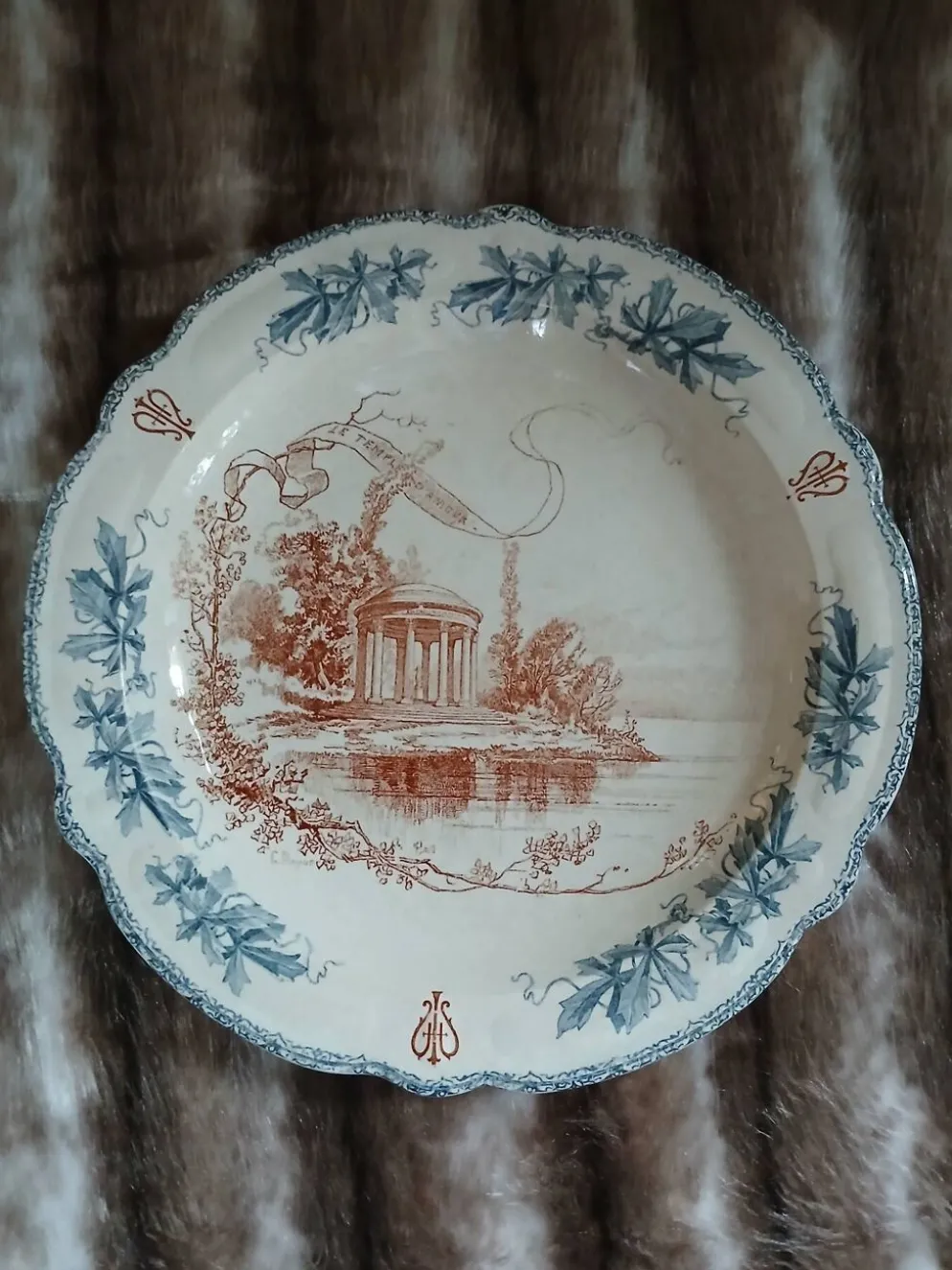 Grand plat ancien "Louis XIII " Choisy le Roi