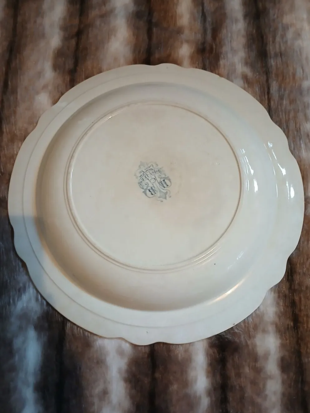 Grand plat ancien "Louis XIII " Choisy le Roi