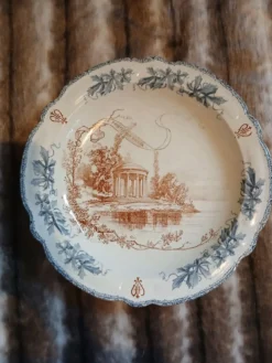 Grand plat ancien