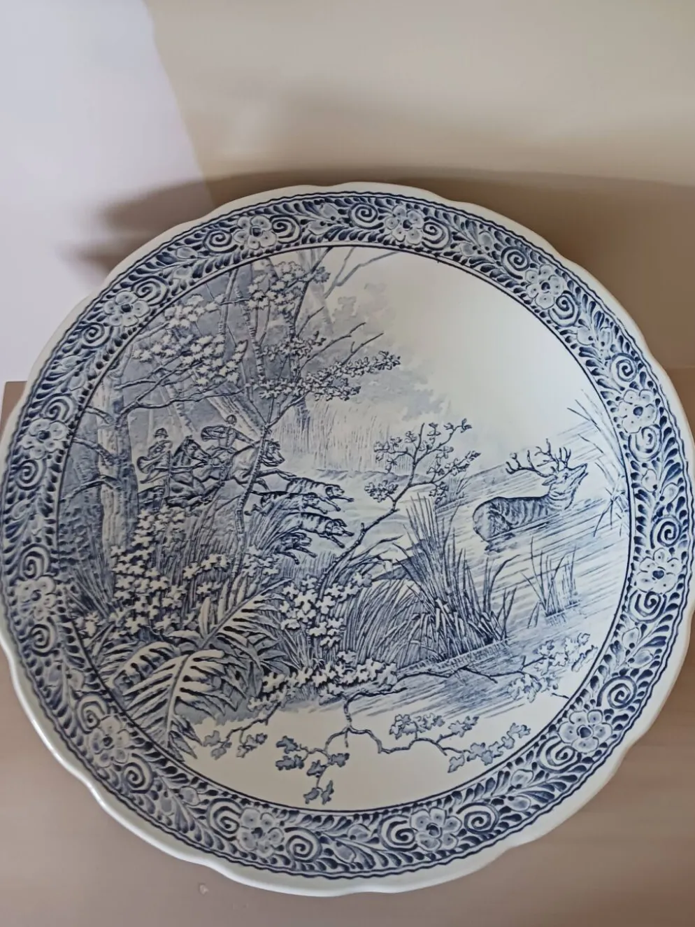 Grand plat bleu de Delft de chez Boch .