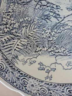 Grand plat bleu de Delft de chez Boch .