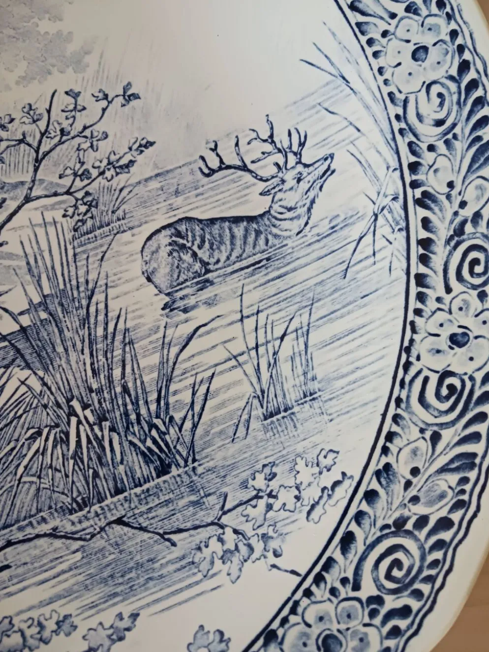 Grand plat bleu de Delft de chez Boch .