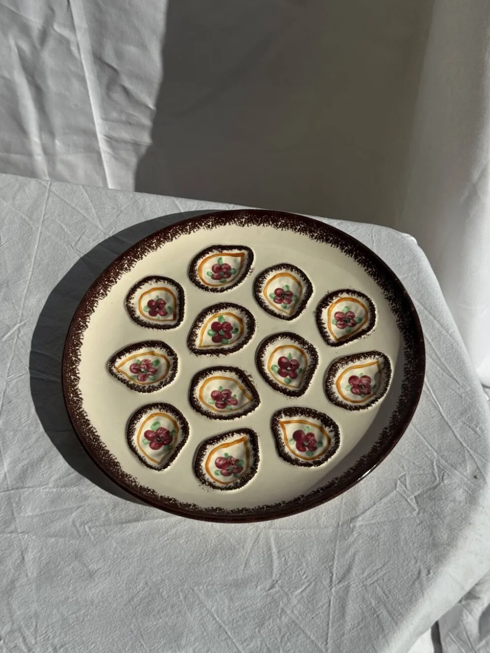 Grand plat circulaire à compartiments pour crustacés coquillages huîtres