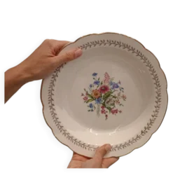 Grand plat creux en faïence de Gien – Modèle "Quelques Fleurs" – Vinta