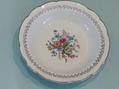 Grand plat creux en faïence de Gien – Modèle "Quelques Fleurs" – Vinta