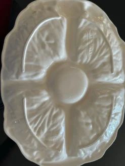 Grand plat décoratif en forme de feuille–Casual Dining