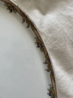 Grand plat de service en porcelaine