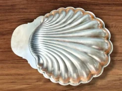 Grand plat de service Fleuron - Christofle en métal argenté forme coquille
