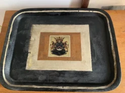 Grand plateau ancien en tôle peinte Napoléon III – Blason Héraldique Couron