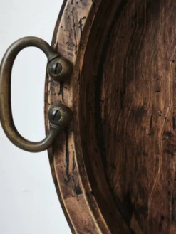 Grand plateau ancien italien en bois avec poignées en laiton