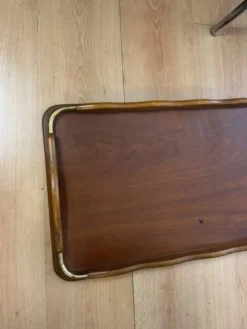 Grand plateau de service rectangulaire en bois et laiton annees 60