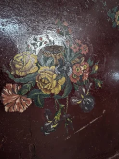 Grand plateau Napoléon III en tôle peinte à décor de fleurs