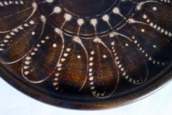 Grand plateau vintage en poterie vernissée