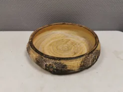 Grand plat en céramique par Jette Hellerøe, Danemark, années 1970.