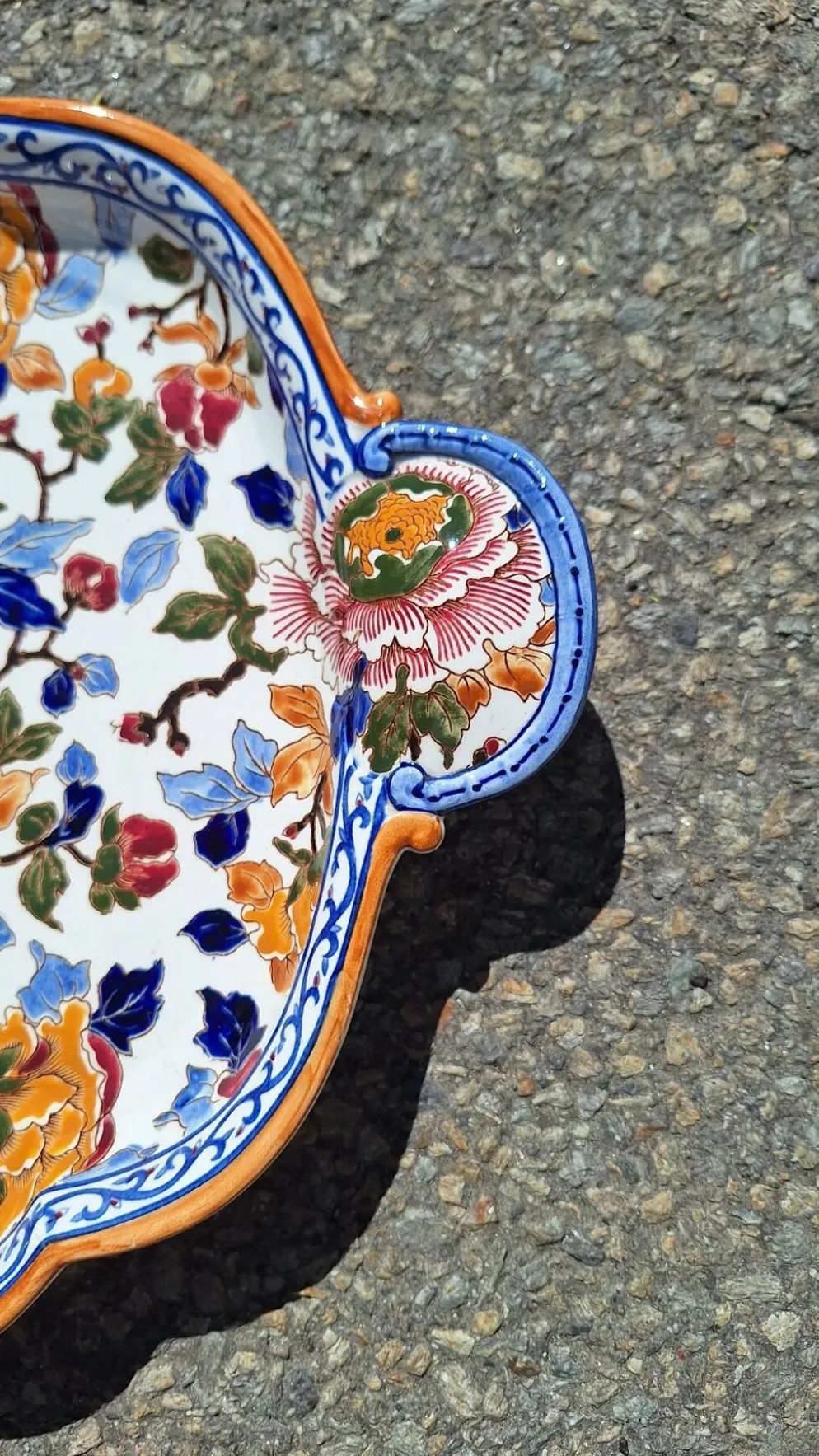 Grand plat faïencerie de Gien modèle pivoine