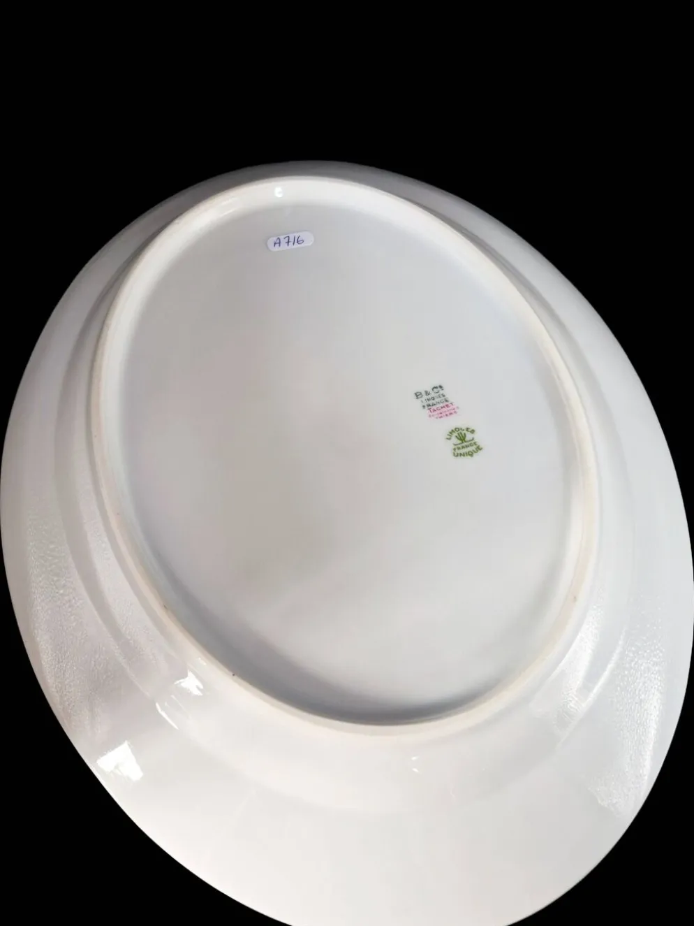 Grand plat ovale en porcelaine de Limoges Bernardaud & Cie – Art Déco