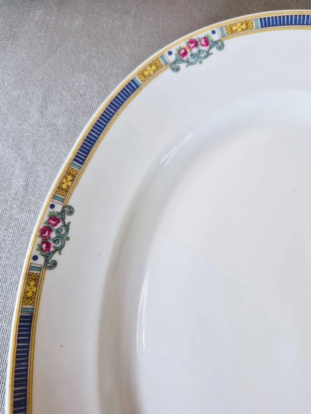 Grand plat ovale en porcelaine de Limoges Bernardaud & Cie – Art Déco