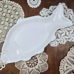 Grand plat poisson en porcelaine blanche, style Limoges